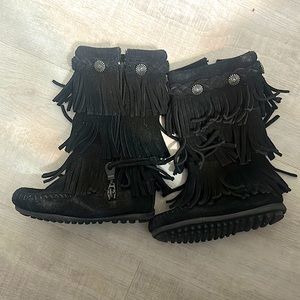 Toddler size 7 black Minnetonka boots